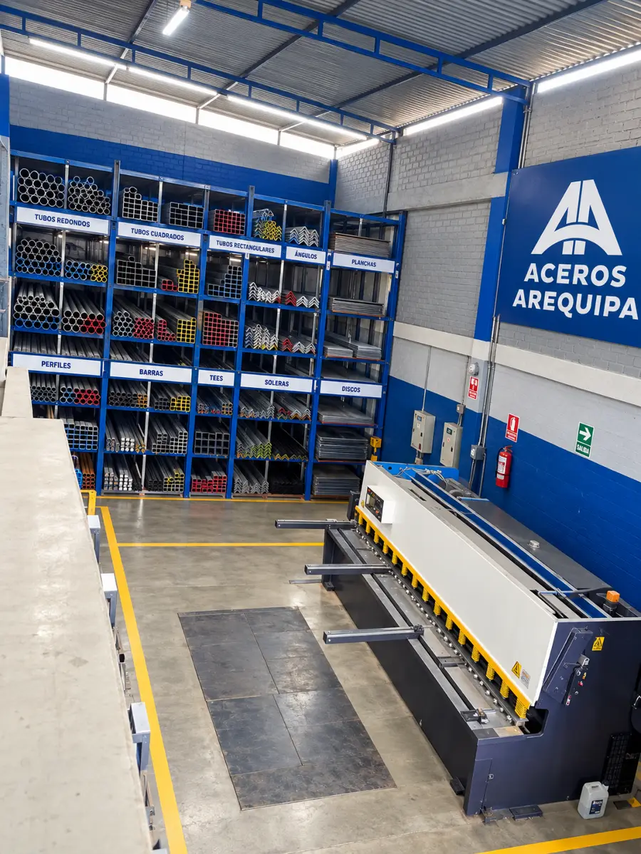 Almacén y guillotina de corte de Steel Metalúrgica del Sur